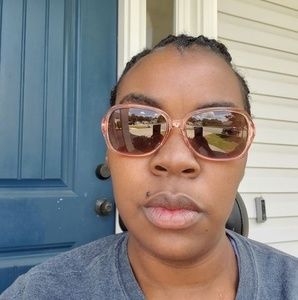 Meet your Posher, Candace